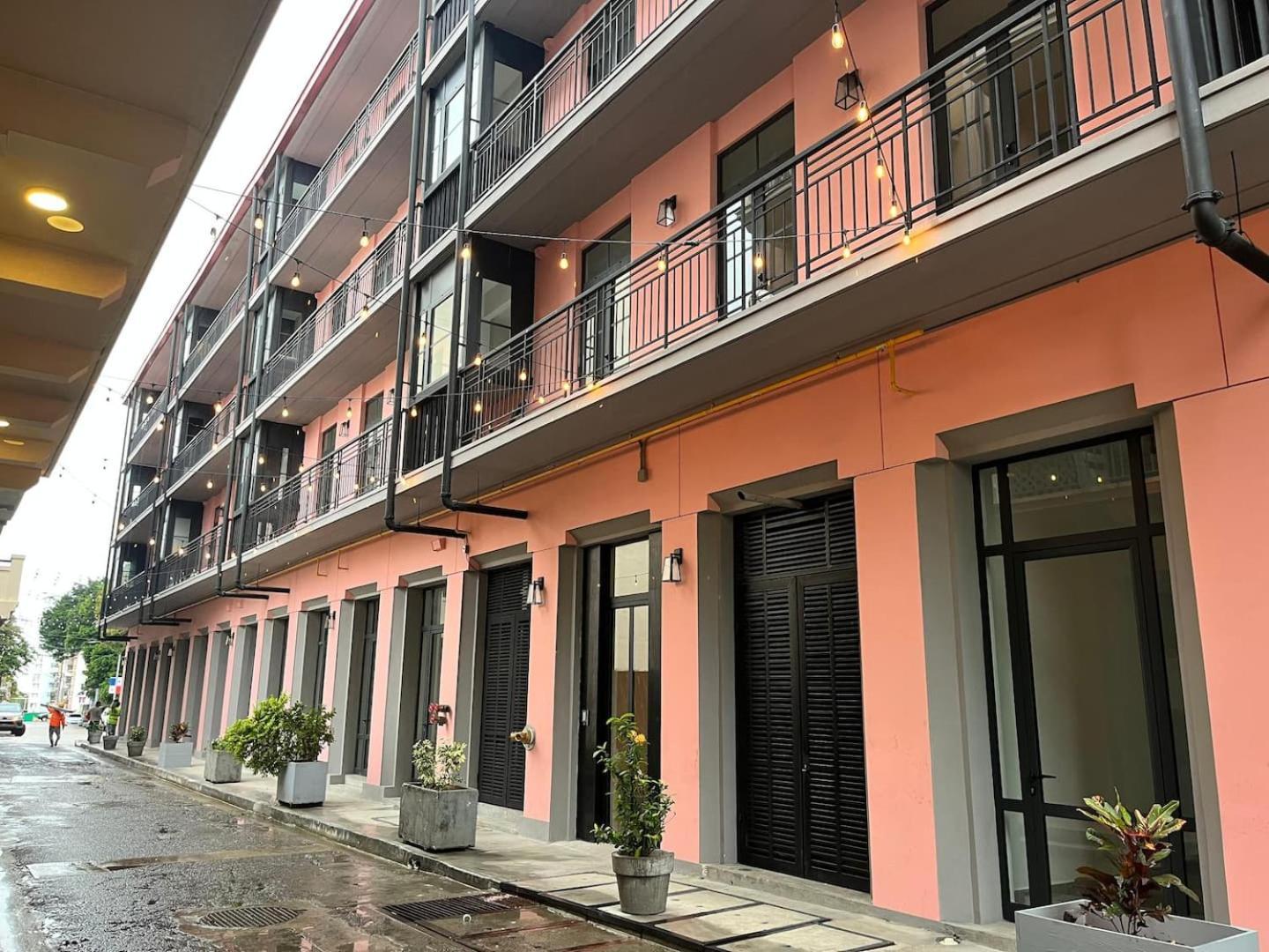 The Colonial Amplio & Familiar En Casco Apartment