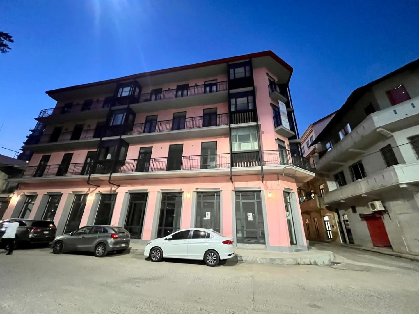 The Colonial Amplio & Familiar En Casco Apartment