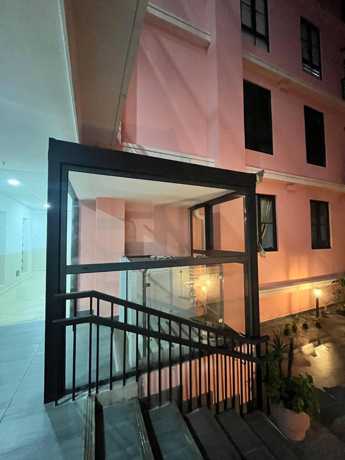 The Colonial Amplio & Familiar En Casco Apartment *