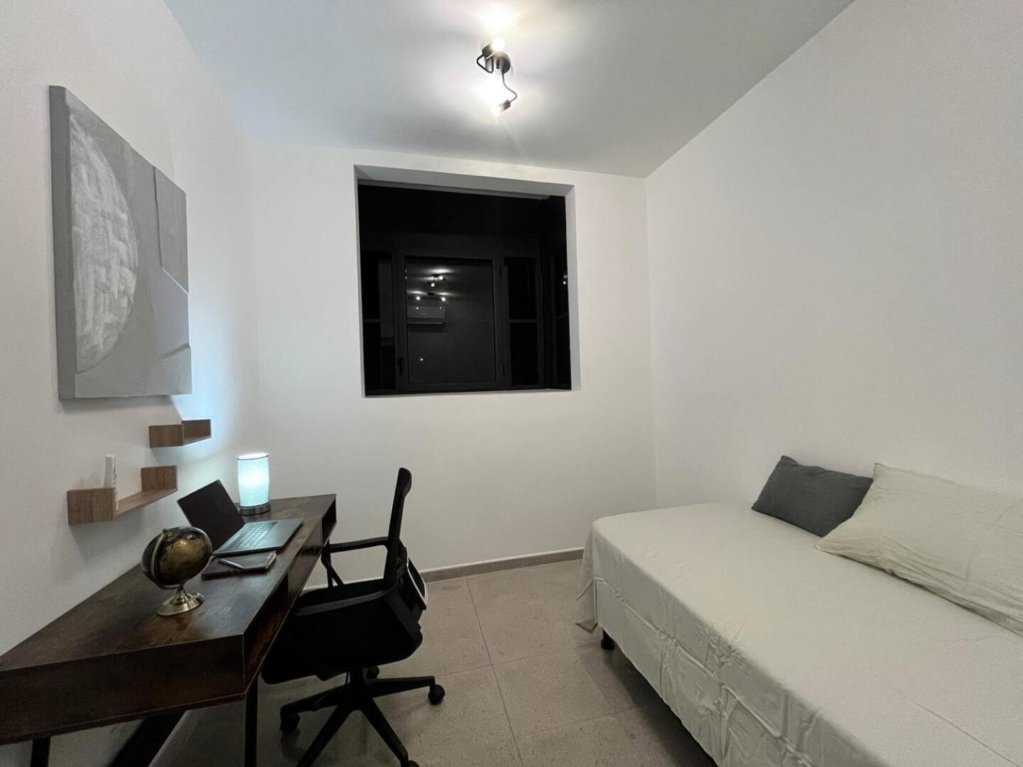 The Colonial Amplio & Familiar En Casco Apartment